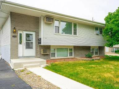 Main picture of 7920 N Dr
