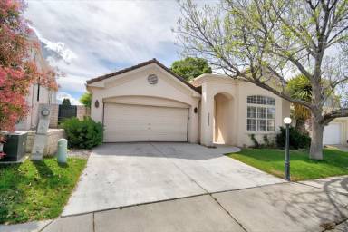 Main picture of 6524 Glen Oak NE