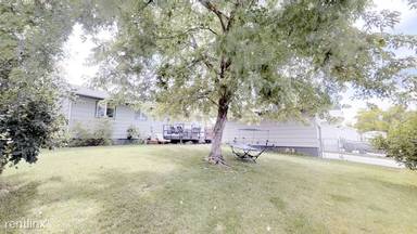 Main picture of 906 Camelot Ct