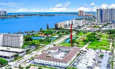 Main picture of 810 Lake Shore Dr