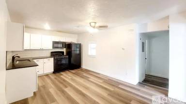 Main picture of 715 E Parker Ln