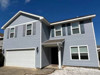 Main picture of 2386 Waltham St