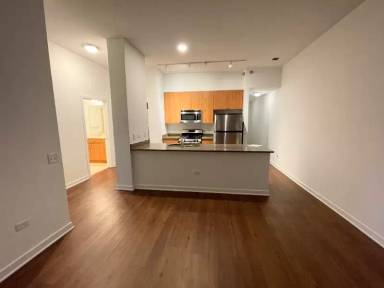 Main picture of 698 S Clark St