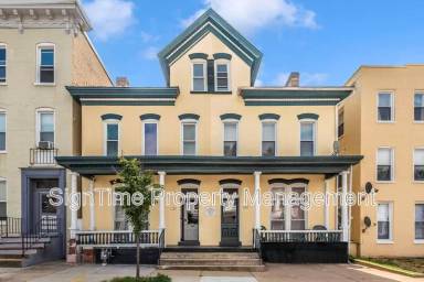 Main picture of 220 Summit Ave