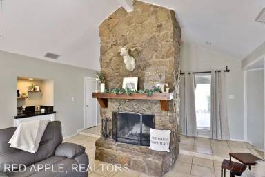 Main picture of 1501 Edgewater Rd