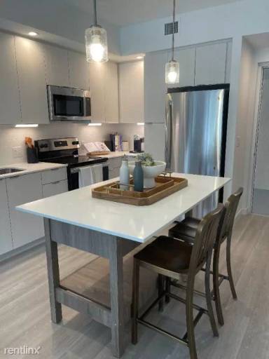 Main picture of 1002 Water Tower Way