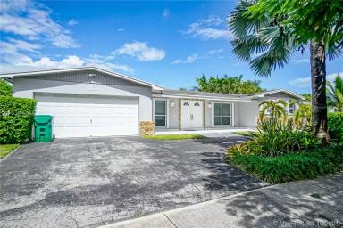 Main picture of 8101 SW 198th St