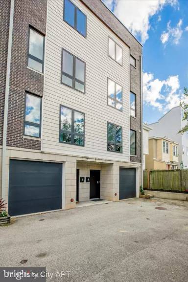 Main picture of 3831 Terrace St