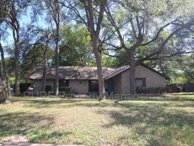 Main picture of 3000 Lakeside Dr