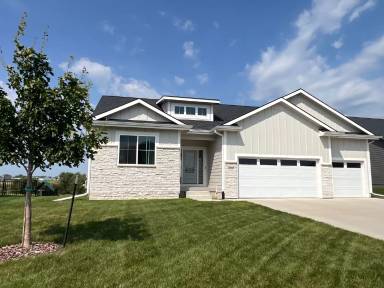 Main picture of 460 NW Gracewood Dr