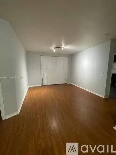 Main picture of 2516 Centergate Dr