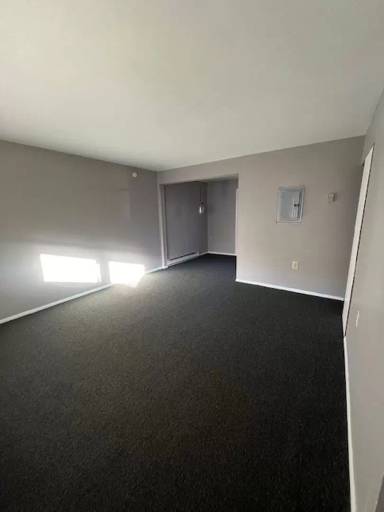 Main picture of 2 W Laurel St