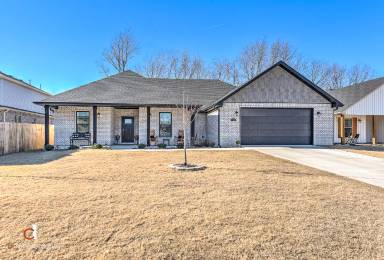 Main picture of 73 N Isabella Pl