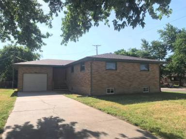 Main picture of 2200 Heizer St