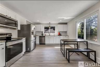 Main picture of 236 Bond St