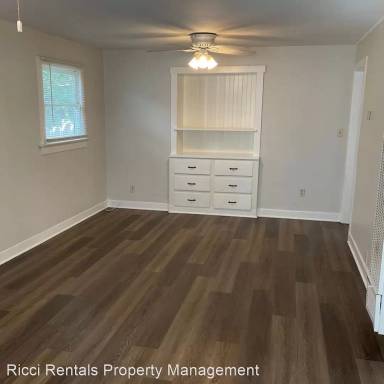 Main picture of 131 E River Ave