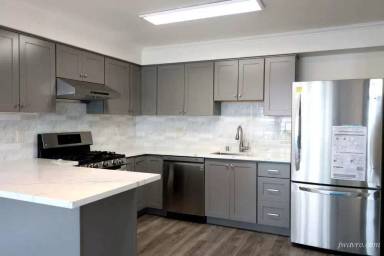 Main picture of 3 25th Ave