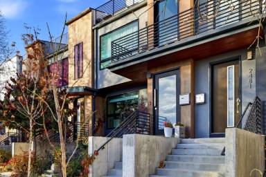 Main picture of 2483 W Caithness Pl