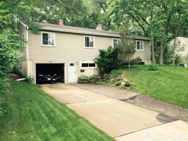 Main picture of 5215 Old Middleton Rd