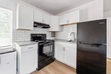 Main picture of 7382 E Main St