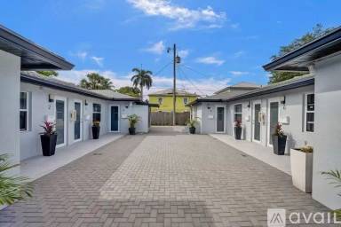 Main picture of 220 Walton Blvd