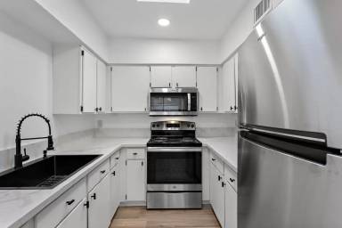 Main picture of 2241 N Treat Ave