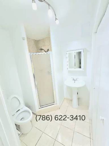 Main picture of 2908 Van Buren St