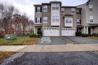 Main picture of 468 Jacobsen Dr