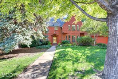 Main picture of 180 Dahlia St