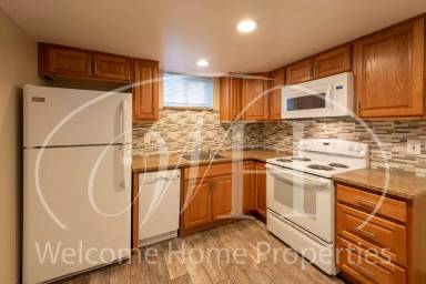 Main picture of 43 NE Ash Ave