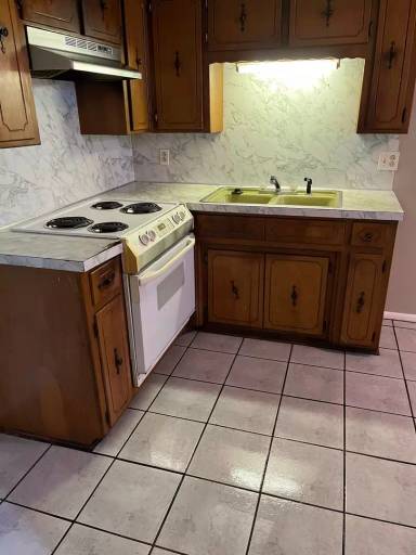 Main picture of 103 Oak St