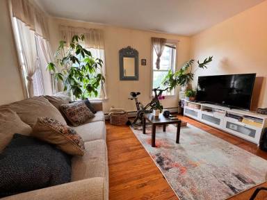 Main picture of 79 Trumbull St