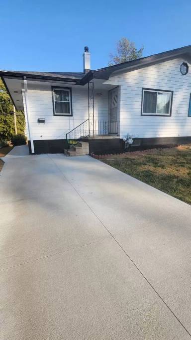 Main picture of 3521 S 49th St