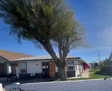 Main picture of 563 S 1st Ave