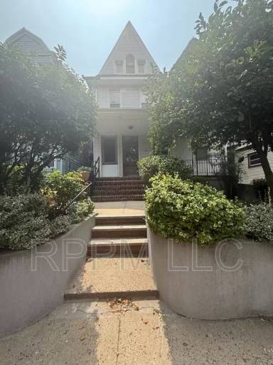 Main picture of 157 Harrison Ave