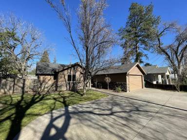 Main picture of 560 E 1st Ave