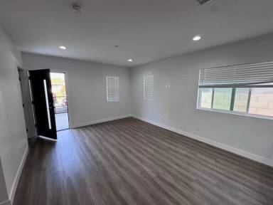 Main picture of 1542 W 84th St