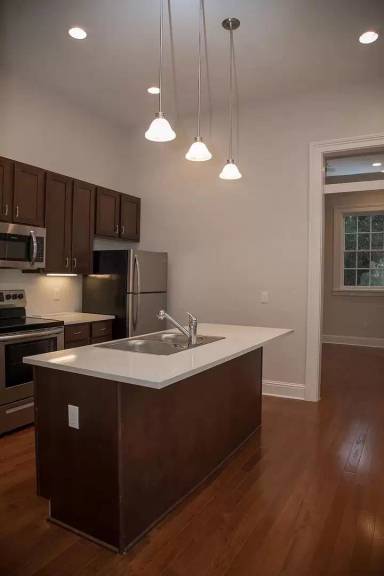 Main picture of 403 S Lopez St