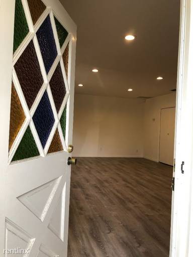 Main picture of 10215 Wystone Ave