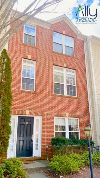 Main picture of 908 Rainier Rd