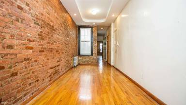 Main picture of 840 Hart St