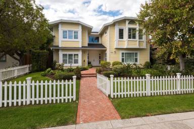 Main picture of 810 A Ave