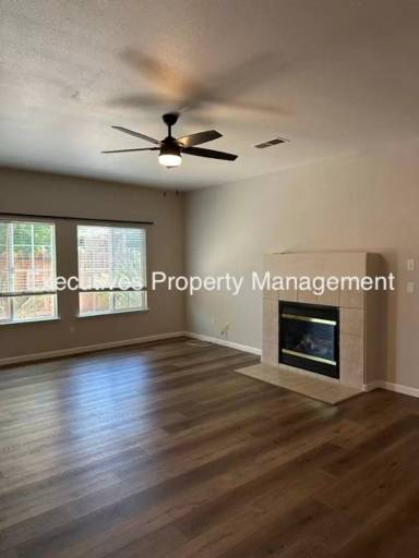 Main picture of 654 Gateway Dr