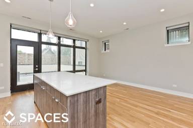 Main picture of 4555 N Ravenswood Ave