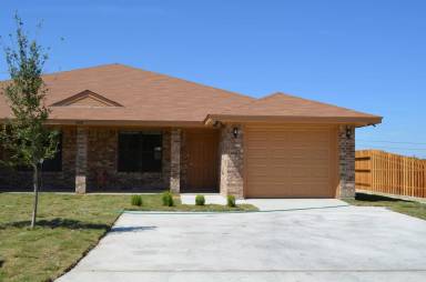 Main picture of 904 Rebecca Ln