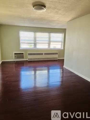 Main picture of 6 Hillside Ave