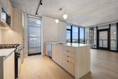 Main picture of 1020 W Jackson Blvd