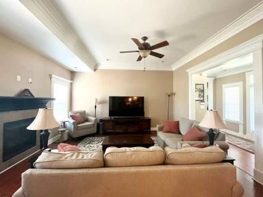 Main picture of 102 Pelican Pointe Dr