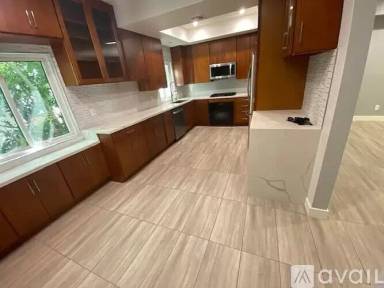 Main picture of 807 N Sycamore Ave