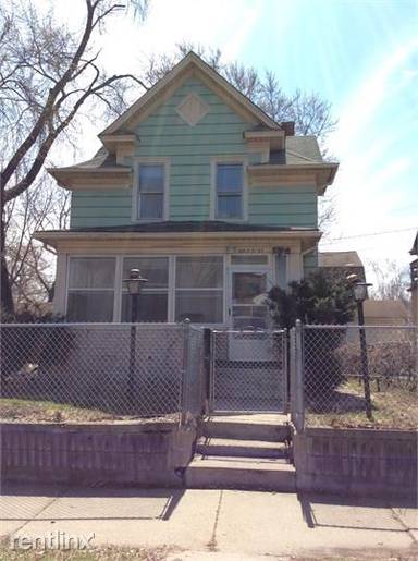 Main picture of 105 E 37th St